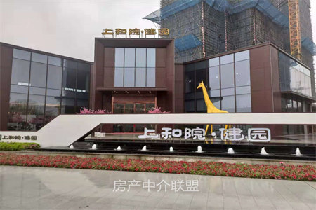 密州中国银行家属院3室2厅2卫123m2精装修